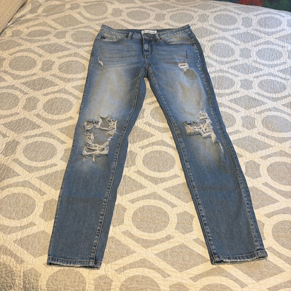 KanCan Women's Estilo 110574 Size 26/5 Mid-Rise Denim Distressed Skinny Jeans
